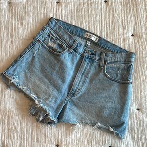 Abercrombie The Cutoff Short High Rise Curve Love Light Wash Diatressed Hem